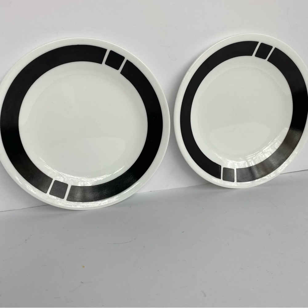 Corelle URBAN BLACK  Set of 2 Bread Dessert Plates  6 3/4” White Salad EUC.